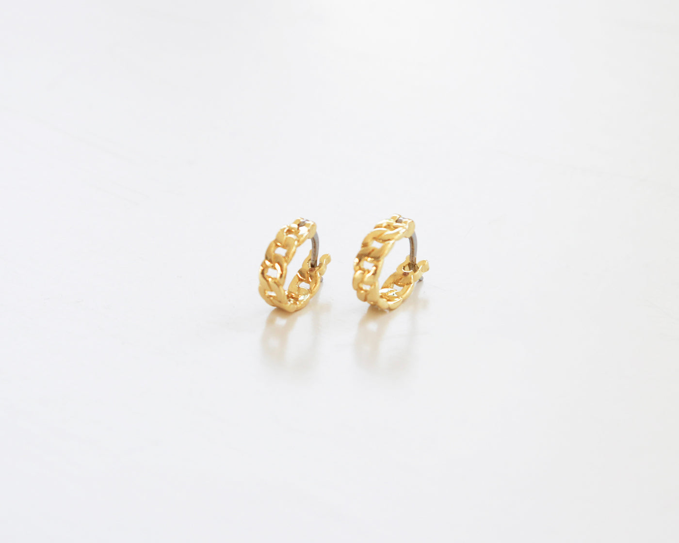 Gold Chainlink Huggie Earrings